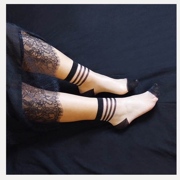 Mesh socks with black glitter stripe - Picture 3 of 5